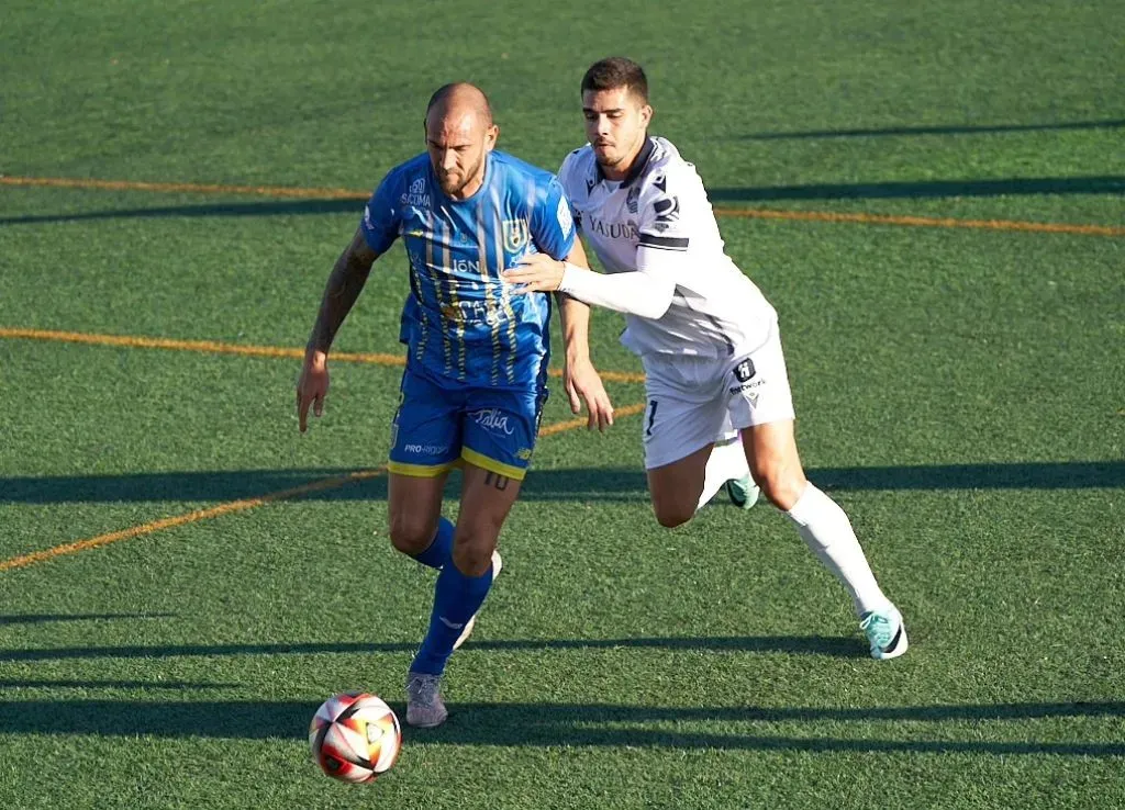 Lucas Aveldaño enfrentando a Real Sociedad por la Copa del Rey.