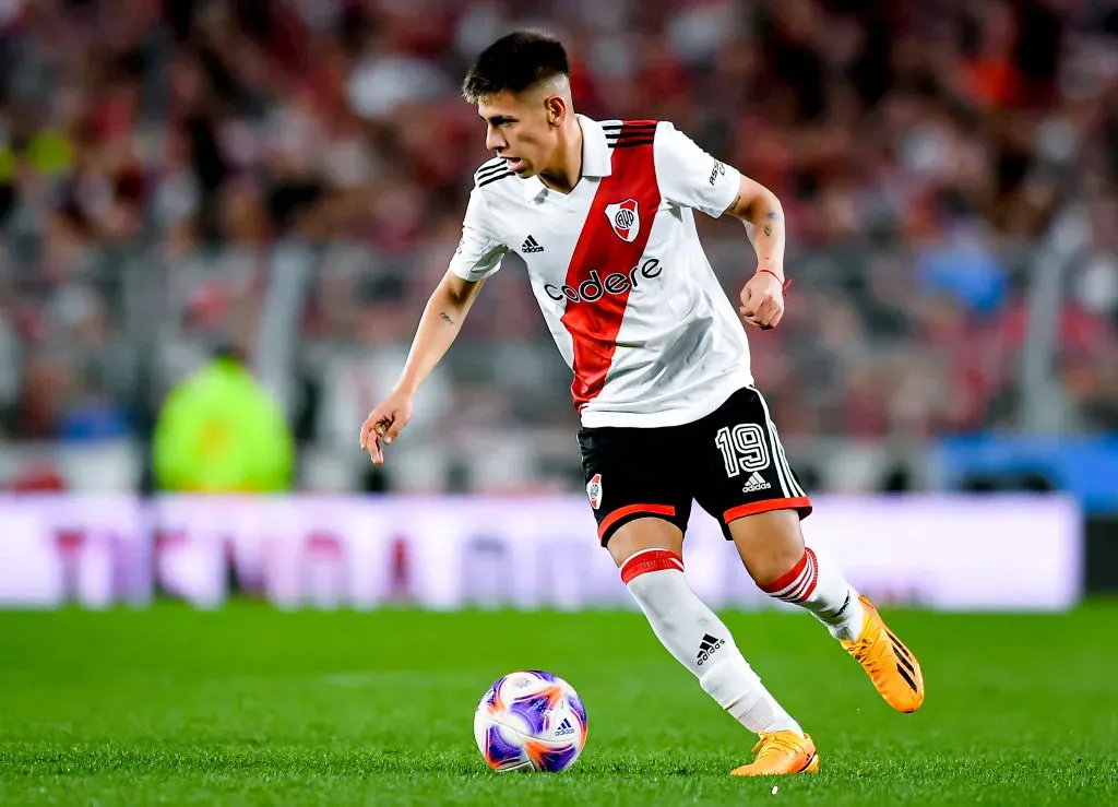 Claudio Echeverri durante uno de sus partidos con River. // Getty