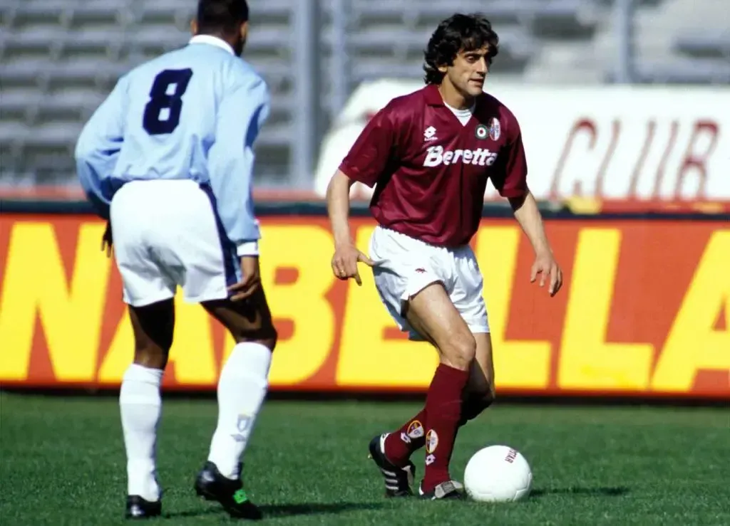 Francescoli jugando en Italia. Foto Web.