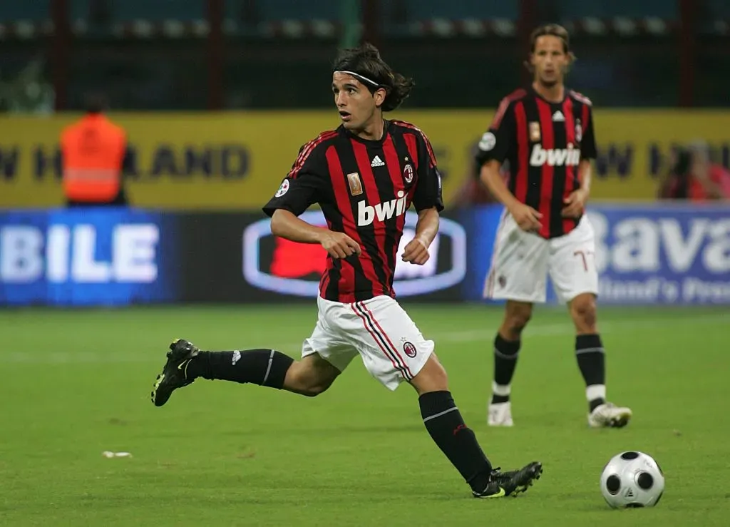 Mathías Cardacio defendiendo la playera del Milan. (IMAGO)