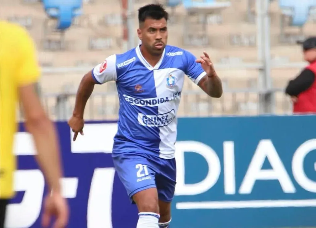 Los hinchas fueron a gritarle a Gonzalo Espinoza. Foto: Deportes Antofagasta / @miguelzamorac
