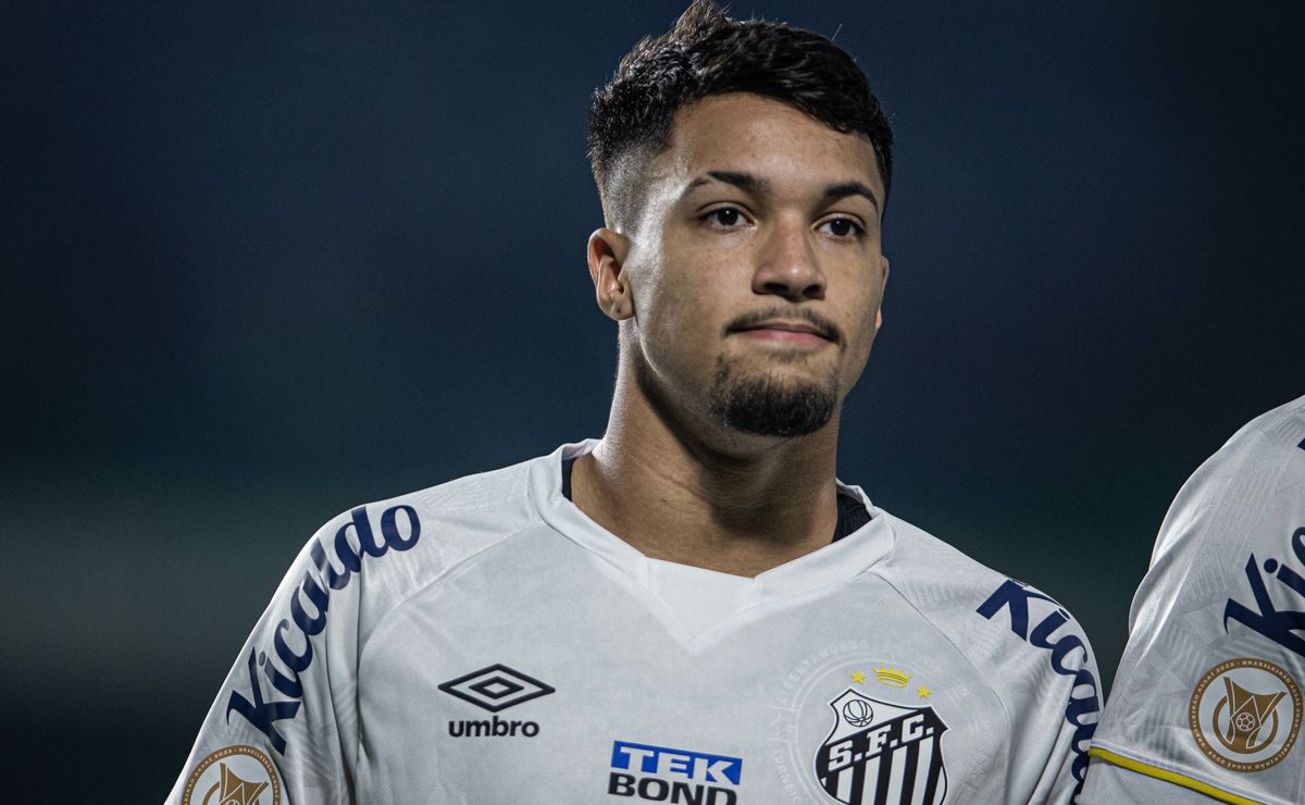 Com provável saída de Marcos Leonardo, Angulo deve ganhar chance no time  titular do Santos