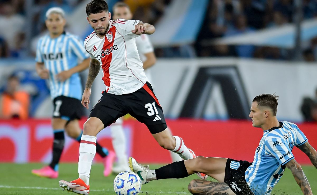 Racing Club derrota a River Plate en un emocionante encuentro en Avellaneda