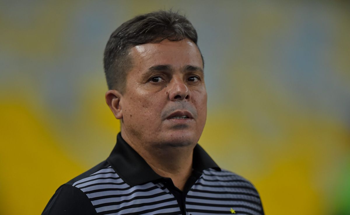 Técnico do Santa Cruz praticamente define o time e minimiza empate