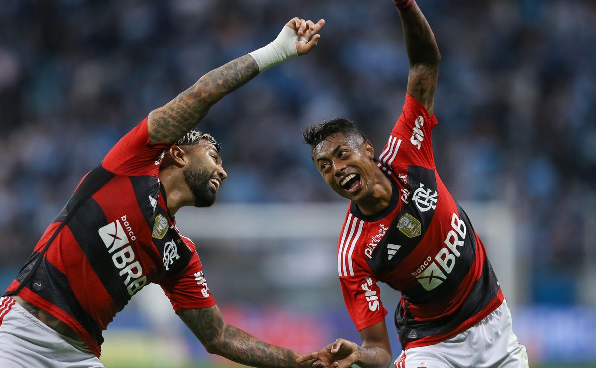 “A magia ainda existe, ainda está lá "; Comentarista exalta atuação e reencontro de quarteto ofensivo do Flamengo