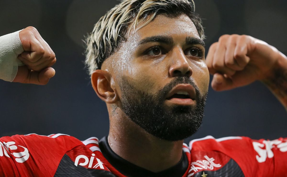 Não cansa de quebrar recordes: Gabigol segue cavando seu nome na HISTÓRIA do Flamengo e fica perto de ‘empatar’ com lendário atacante