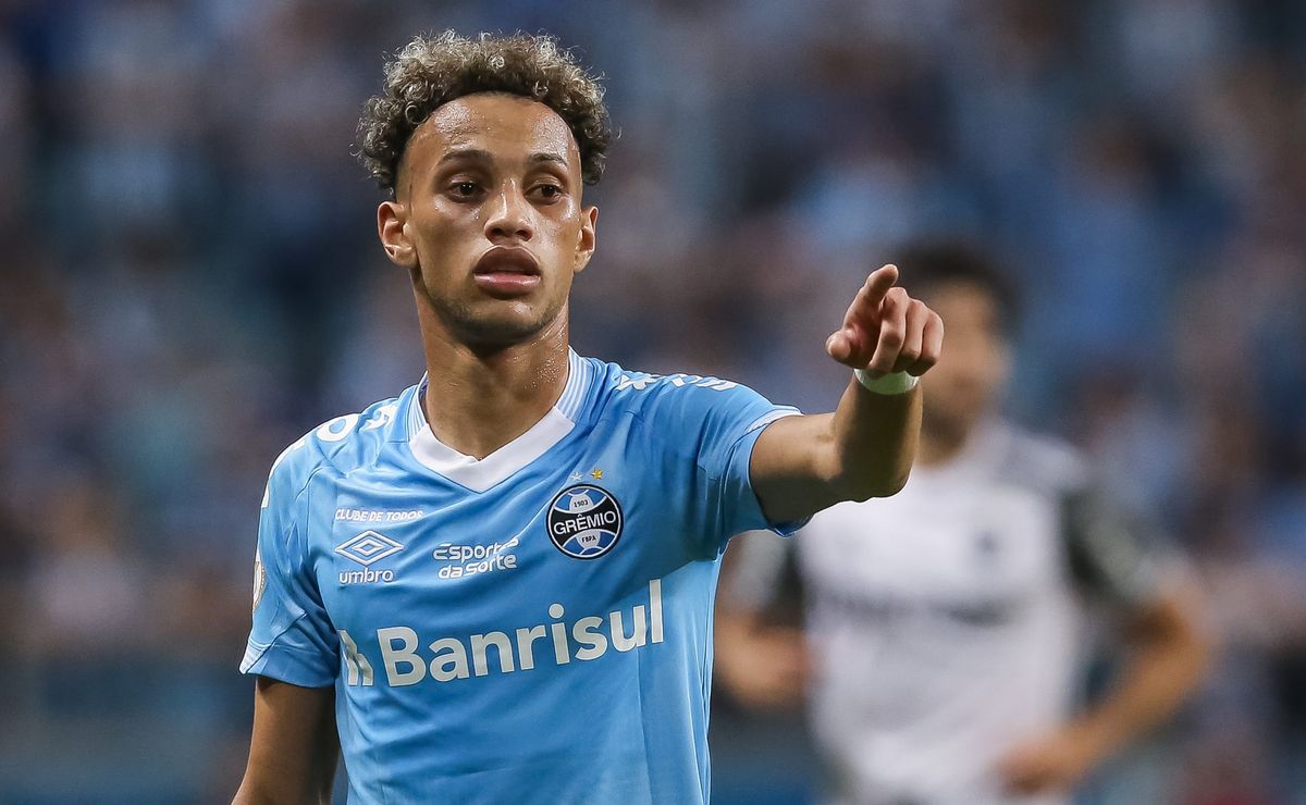 Ele quer sair, chamou para conversar: Situação de Bitello é exposta e PROBLEMÃO com o Grêmio vem à tona