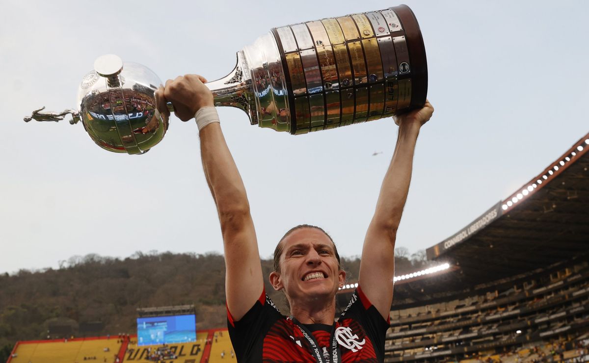 Filipe Luís e Flamengo tomam decisão de última hora sobre permanência do jogador na Gávea