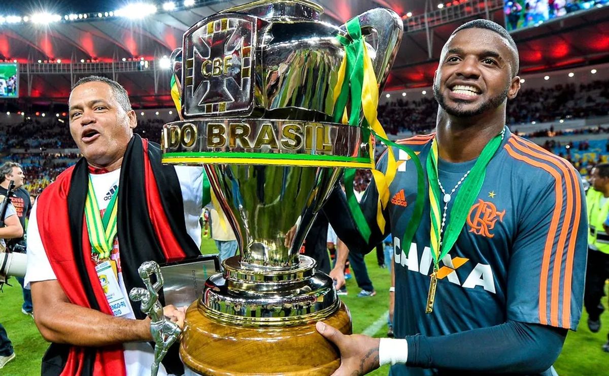 Ele está de volta, aos 39 anos: Goleiro Felipe CHOCA Nação ao ser apresentado em novo clube