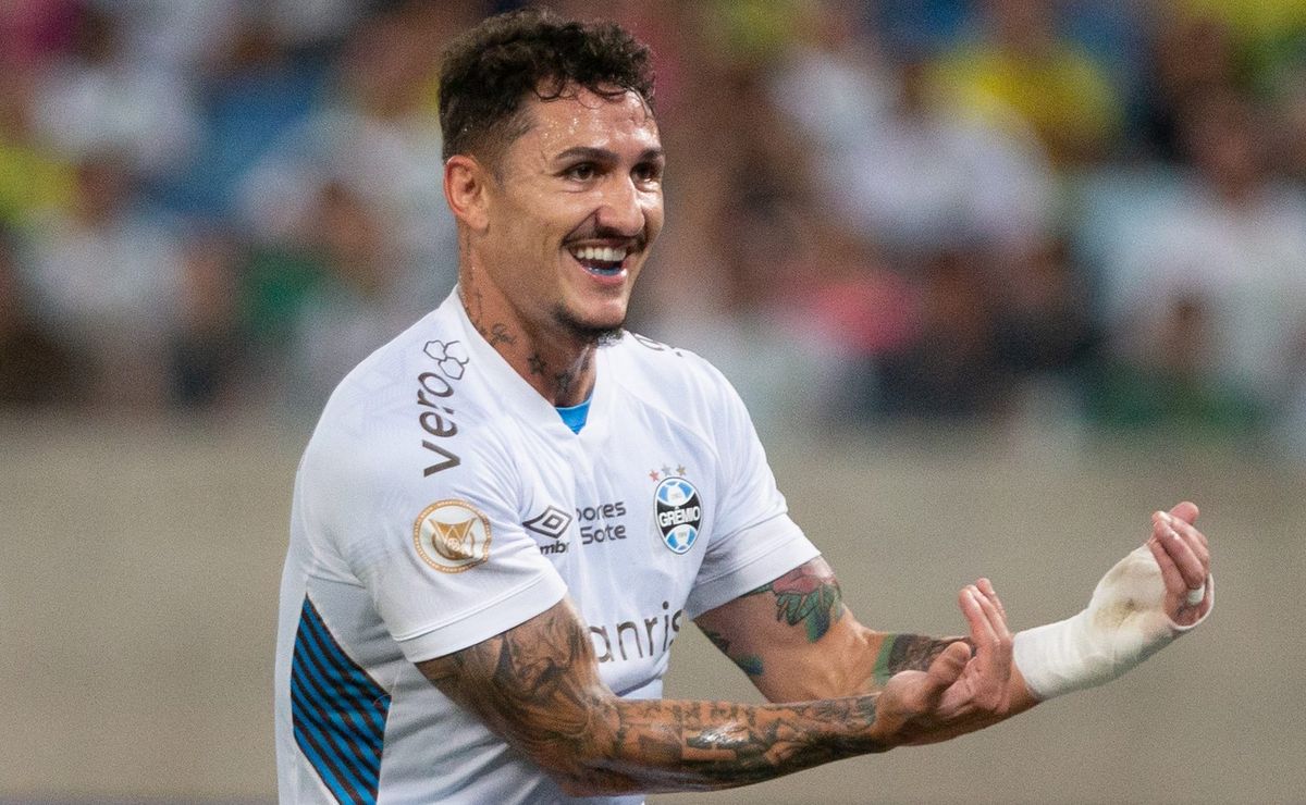 Fez isso contra campeão da Champions: Vina apronta e situação repercute de imediato no Grêmio