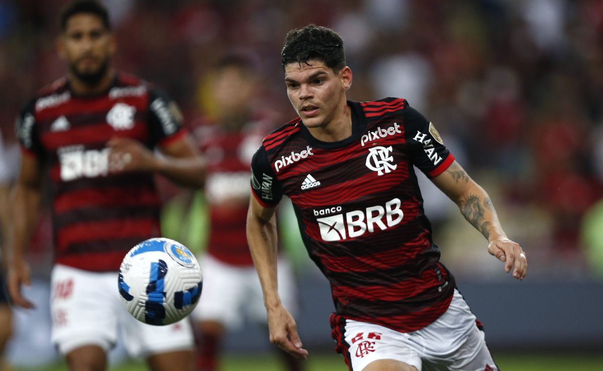 Ayrton Lucas aceita oferta do Al-Hilal e só resta UMA COISA para o acordo ser selado no Flamengo