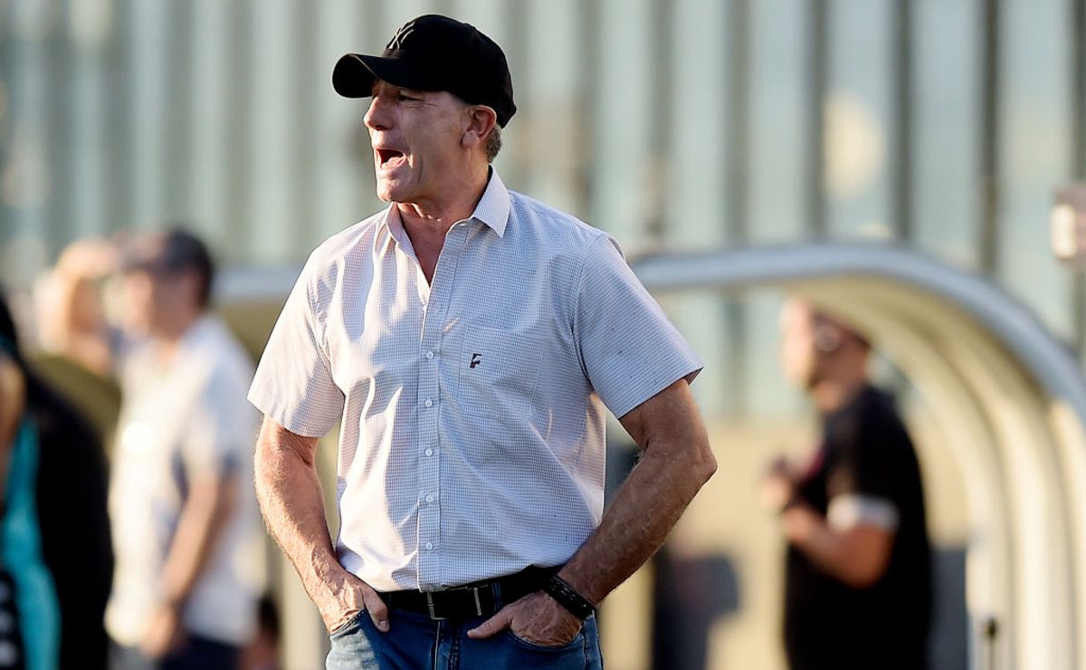 “Para 2024 adeus”; Torcida do Grêmio perde a paciência e exige a saída de 2 reservas de Renato Portaluppi na próxima temporada