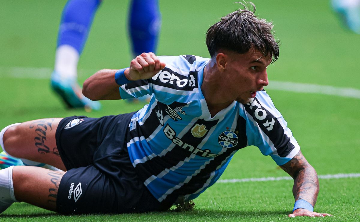 Precisa ser multado e emprestado para o Chipre: Torcida do Grêmio enlouquece com Ferreirinha e +2 após derrota contra o Santos