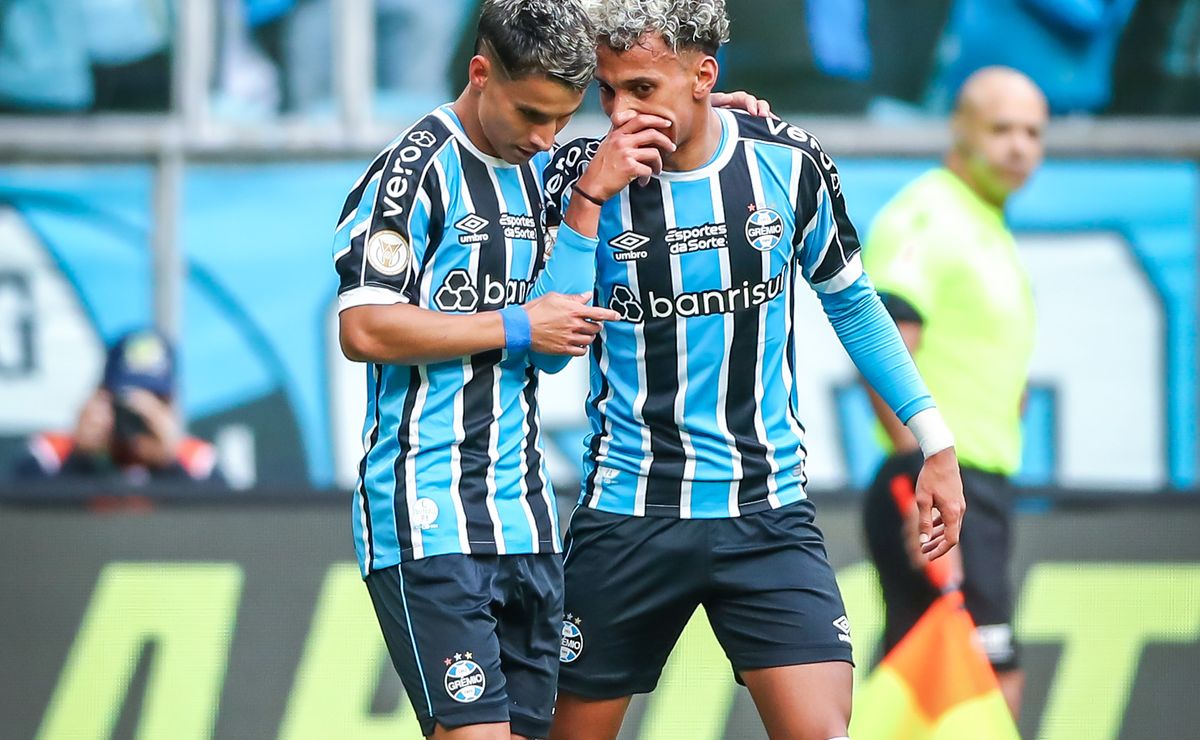 Passou VERGONHA, olheiros foram até a Vila Belmiro ver a DERROTA: Time inglês viu falhas de destaque do Grêmio AO VIVO