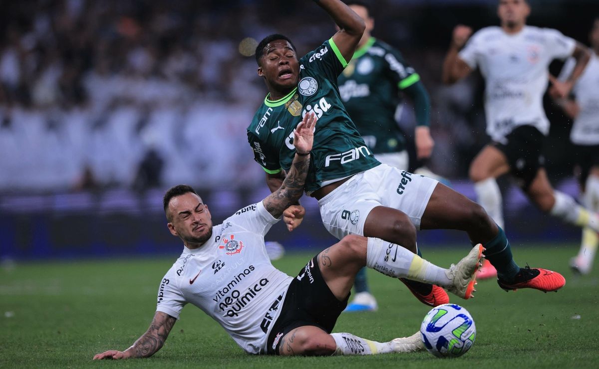 VÍDEO  TV Palmeiras divulga novo ângulo da entrada de Maycon em