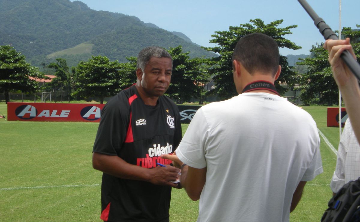 RELEMBROU OS VELHOS TEMPOS: Andrade relembra história com ídolo do Flamengo de quando era treinador do clube