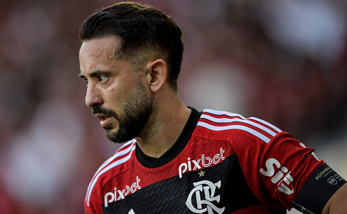 “Jamais se posicionou”; Mauro Cezar não hesita e indica futuro de Everton Ribeiro longe do Flamengo