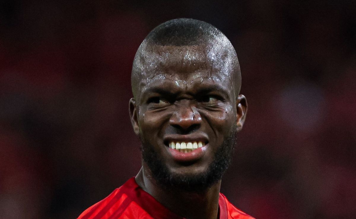 Atitute de Mané para Salah surpreende torcedores do Liverpool