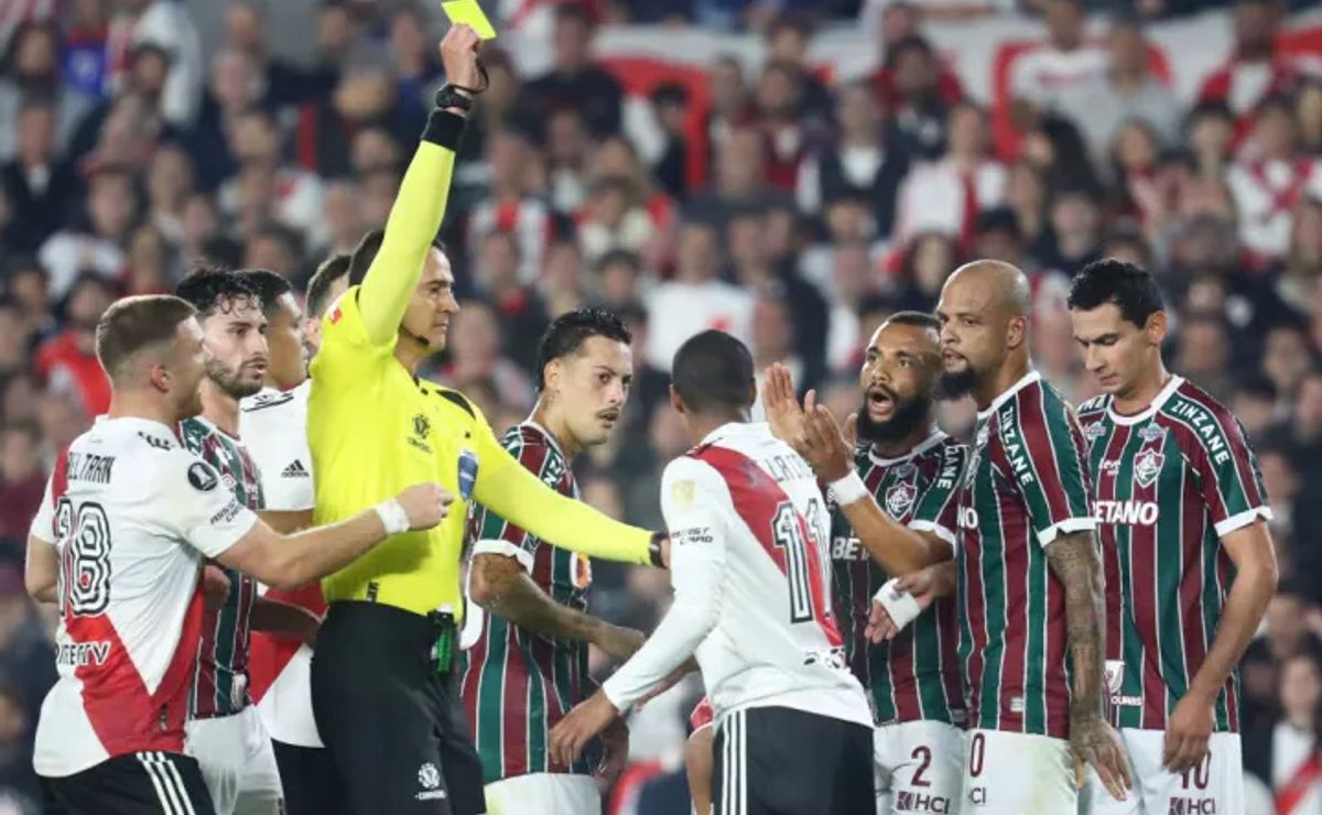 Árbitro de Fluminense x Sporting Cristal apitará jogo do Flu pela