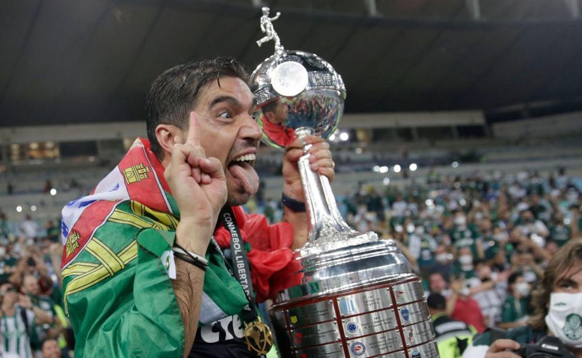 Palmeiras, de Abel Ferreira, arrasa Água Santa e é campeão