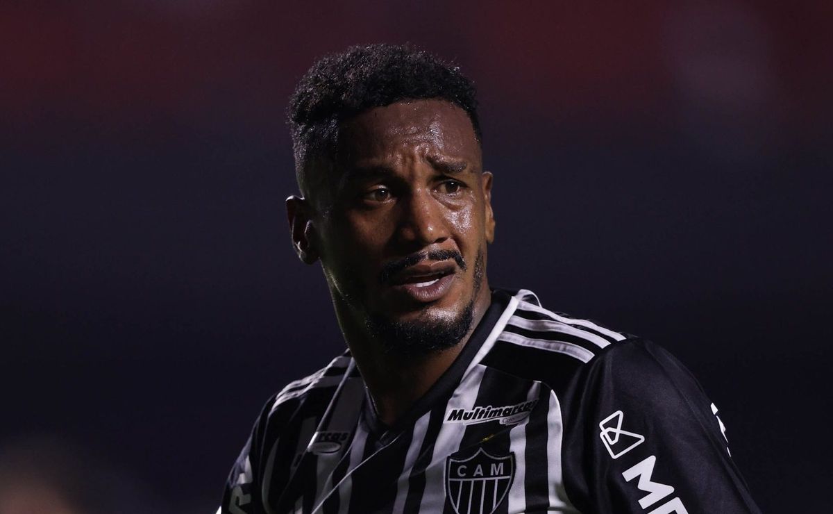 Improvisado na lateral, Edenilson garante dedicação extra no Galo