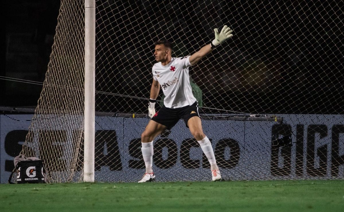 Léo Jardim é o quinto goleiro mais valioso do Brasileirão 2023