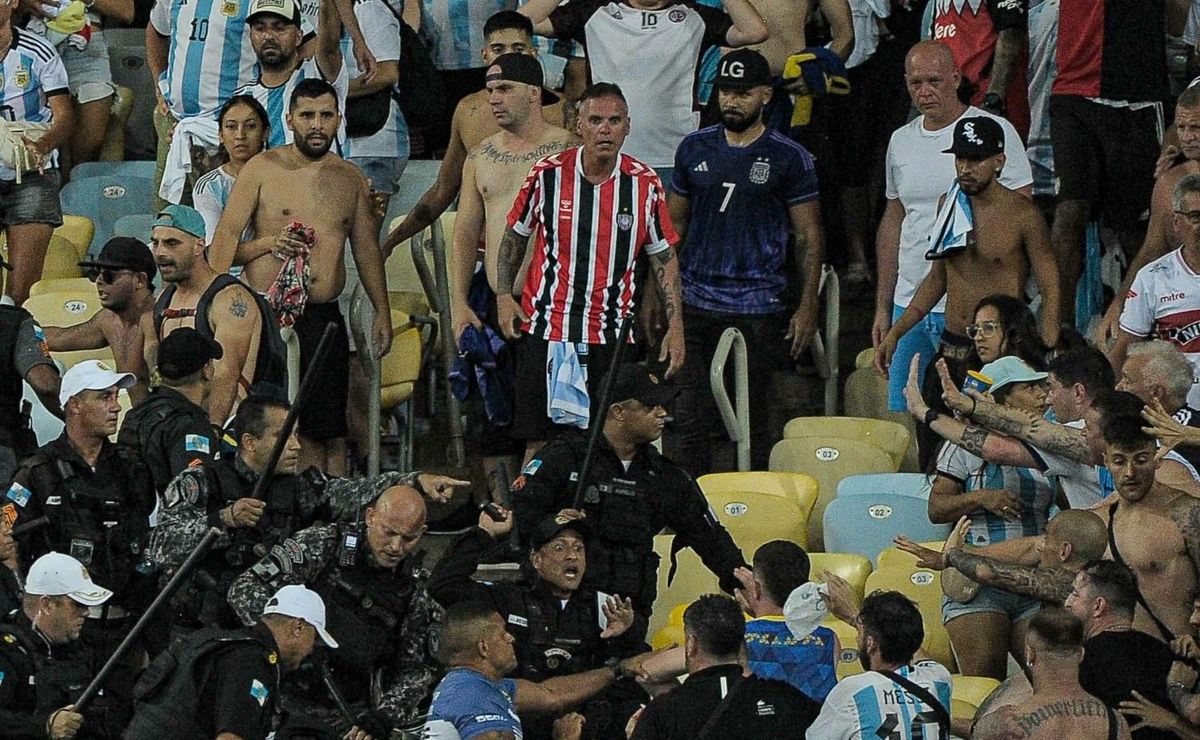 URGENTE! Jogo do Brasil contra Argentina tem briga generalizada na  arquibancada do Maracanã