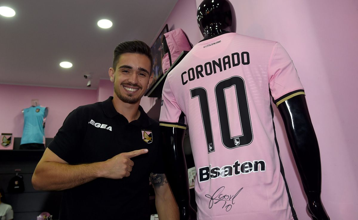 VAI PRO JOGO! Igor Coronado está relacionado para a partida contra o Santo André