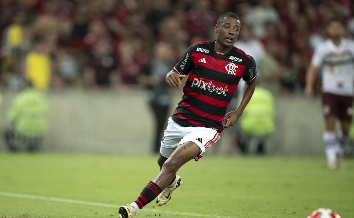 Principal reforço do Flamengo, De La Cruz não é relacionado para jogo do Uruguai e motivo é revelado