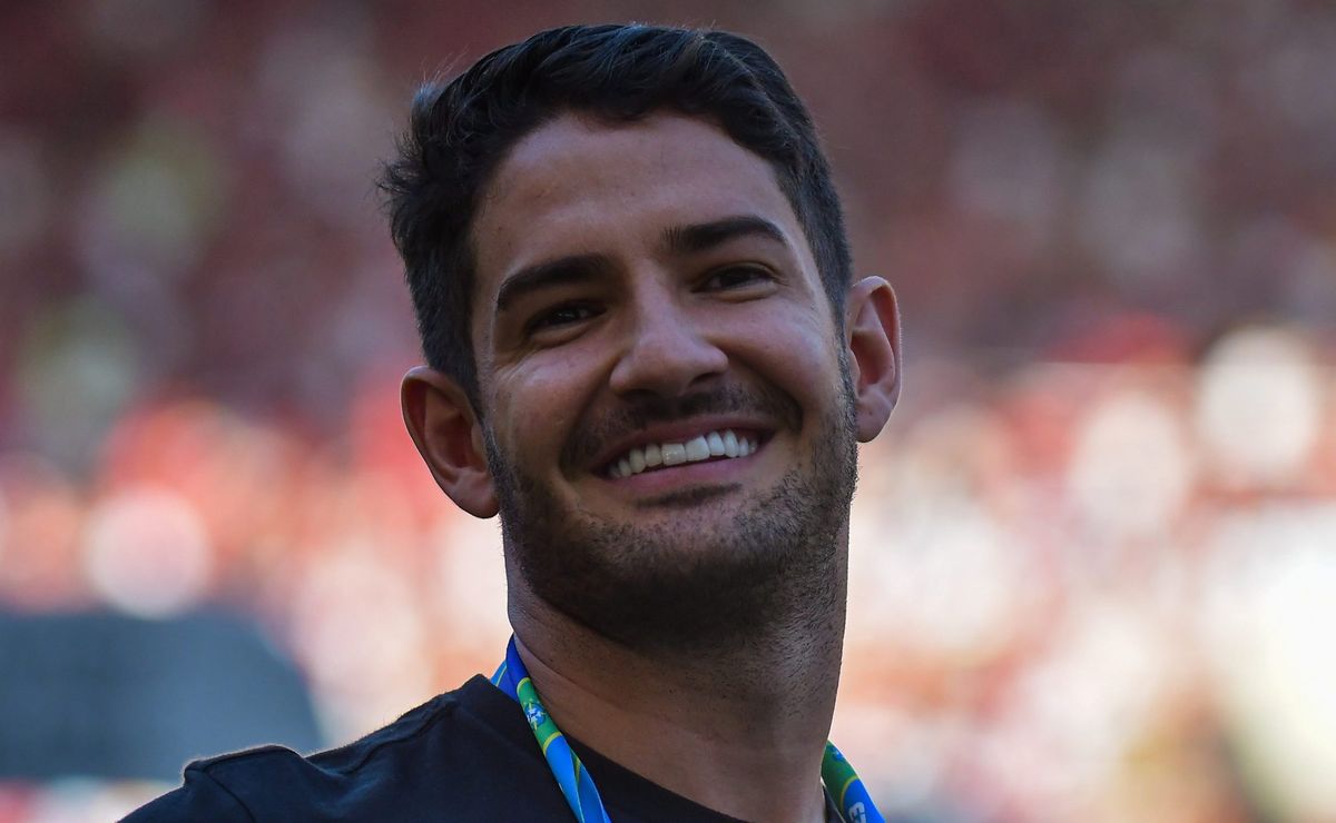 Alexandre Pato é cogitado no Flamengo e bastidores são revelados na Gávea