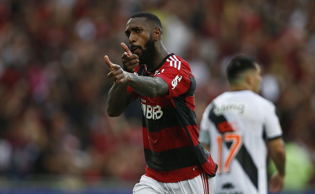 Gerson volta a participar das atividades de treinamento pelo Flamengo com rapidez espantosa