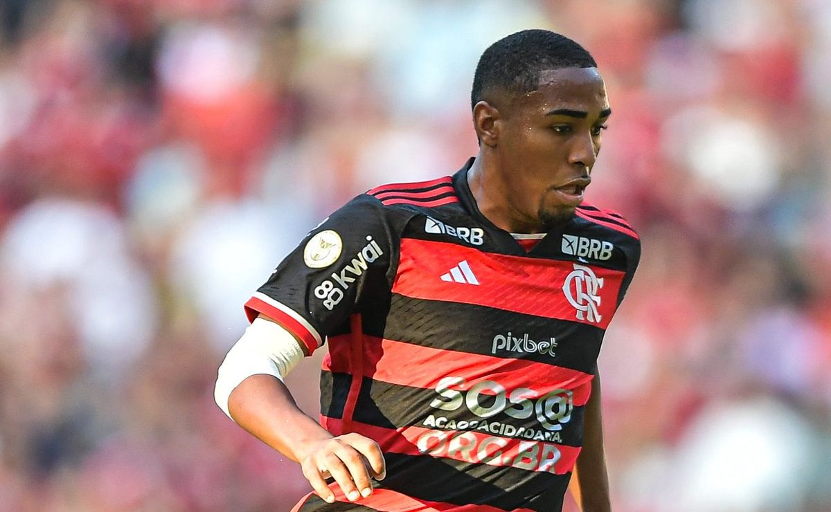 Tite dá créditos a base do Flamengo em relação a Lorran: 