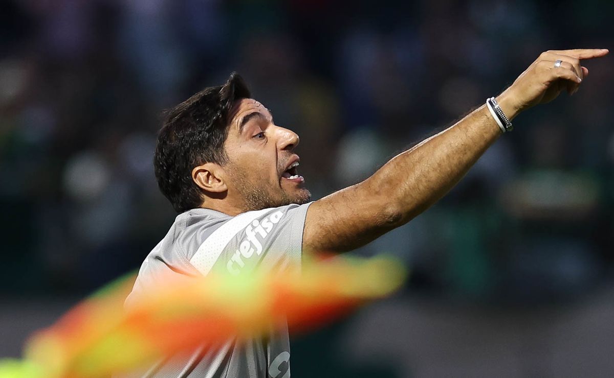 Abel Ferreira reclama de jogar fora do Allianz Parque e exalta Flamengo: "Não quis sair do Maracanã"