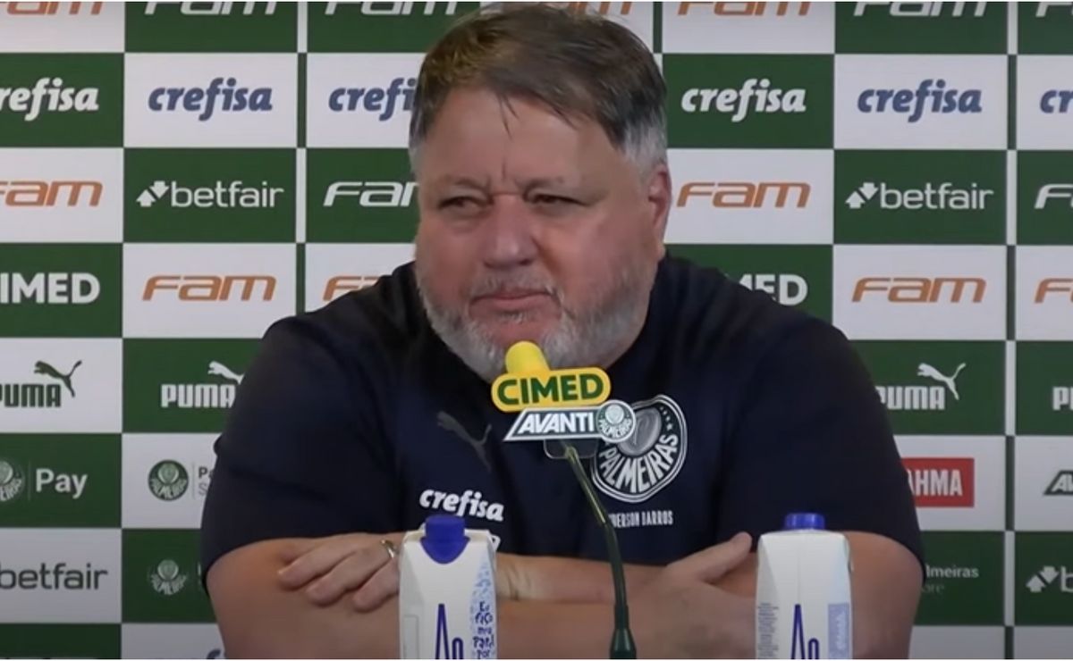 Anderson Barros, do Palmeiras, se mostra contra a paralisação do Brasileirão e se justifica