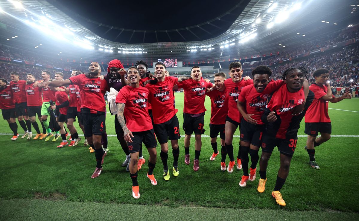 Bayer Leverkusen oferece tatuagens grátis à torcida para imortalizar temporada
