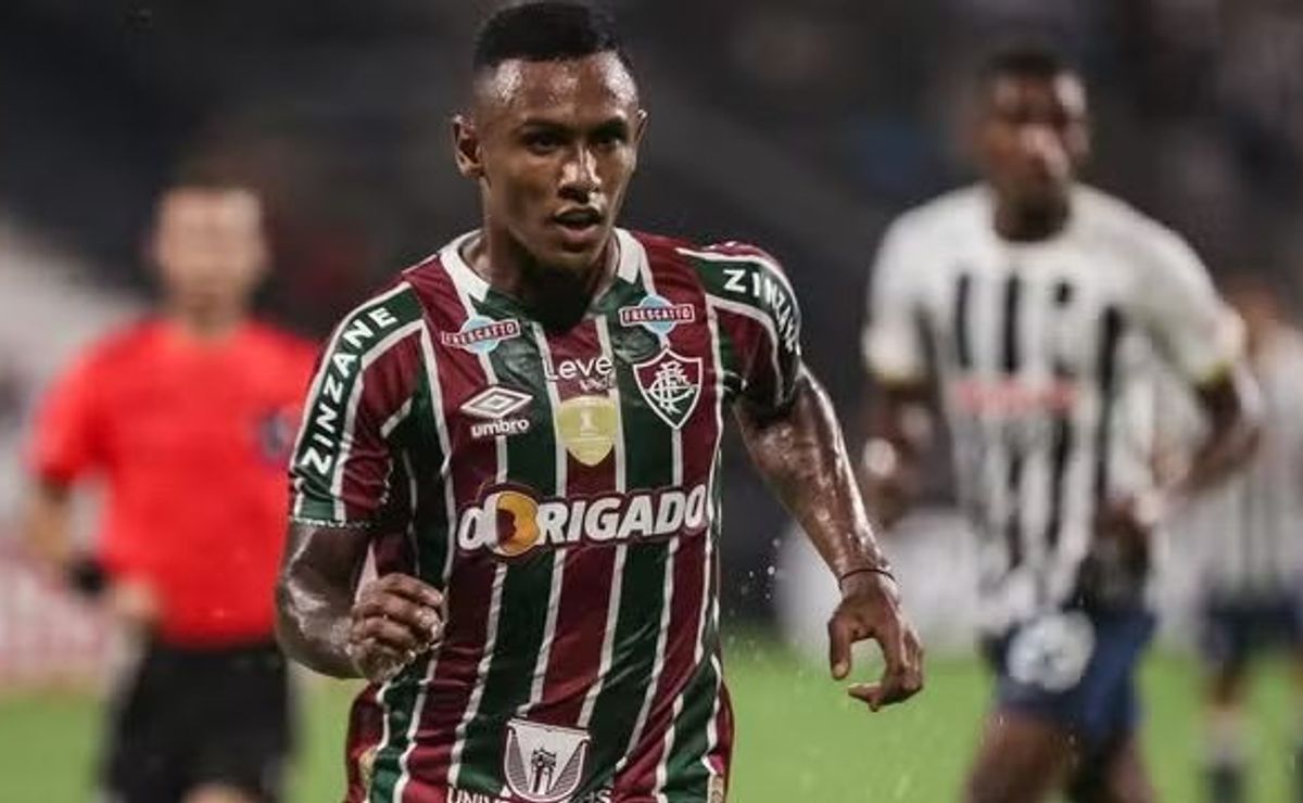 Marquinhos sofre trauma no pé e vira desfalque de última hora no Fluminense na Libertadores