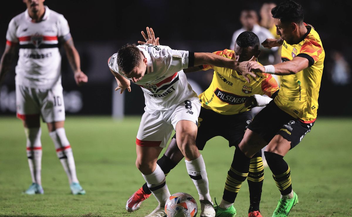 São Paulo empata em casa, mas ainda pode ser líder do seu grupo na Libertadores; veja as atuações