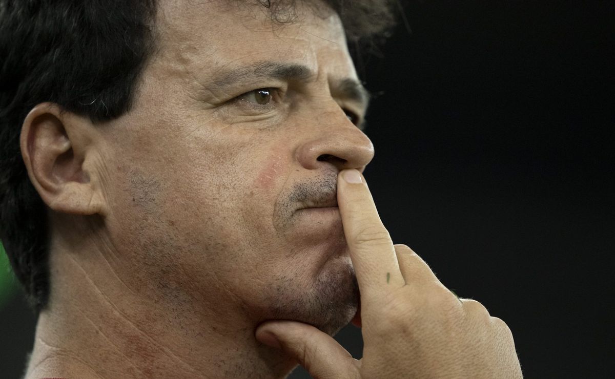 Fernando Diniz rebate protesto de torcedores do Fluminense durante coletiva
