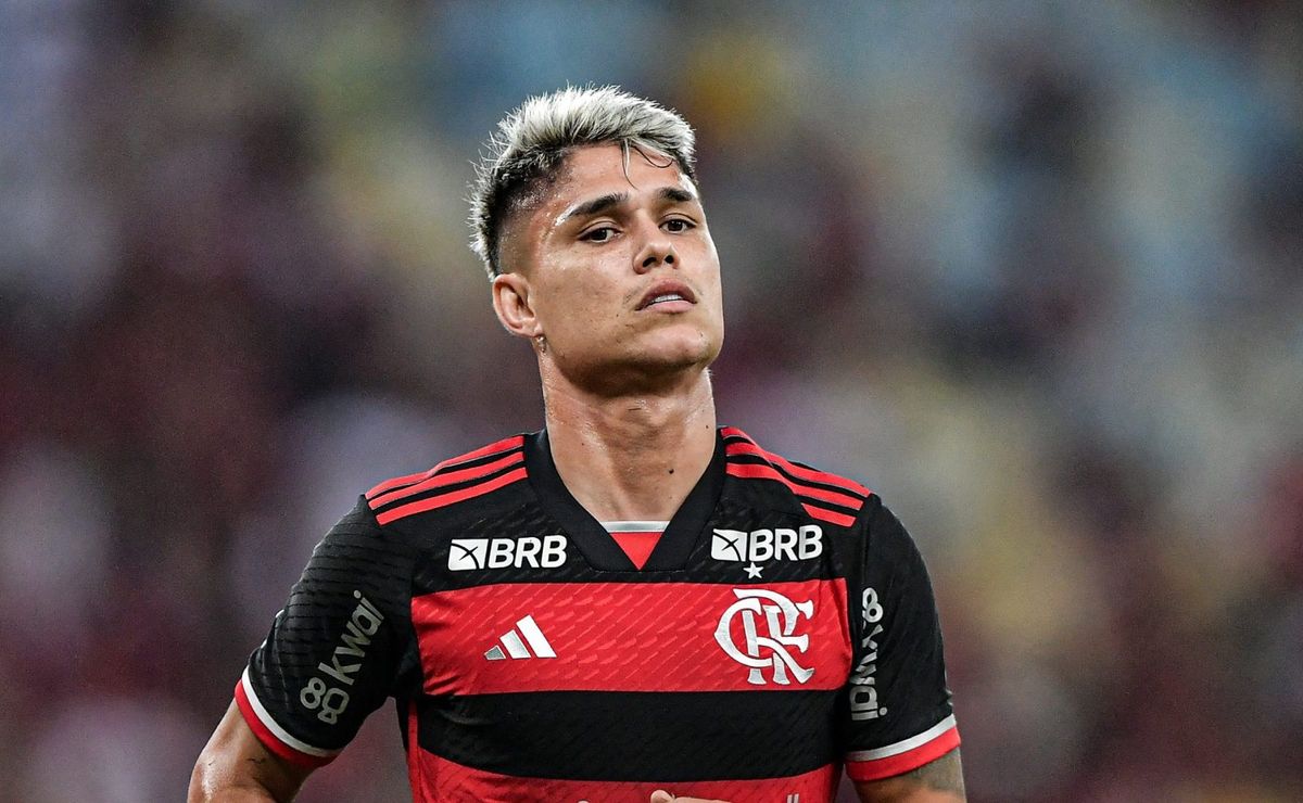 Luiz Araújo entra bem na vitória do Flamengo e torcida repercute: “Vítima da panela”