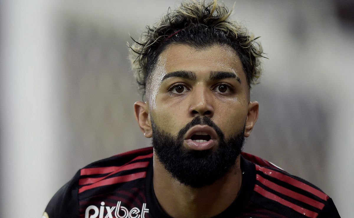 Saída de Gabigol do Flamengo em julho é descartada e atacante cumpre contrato