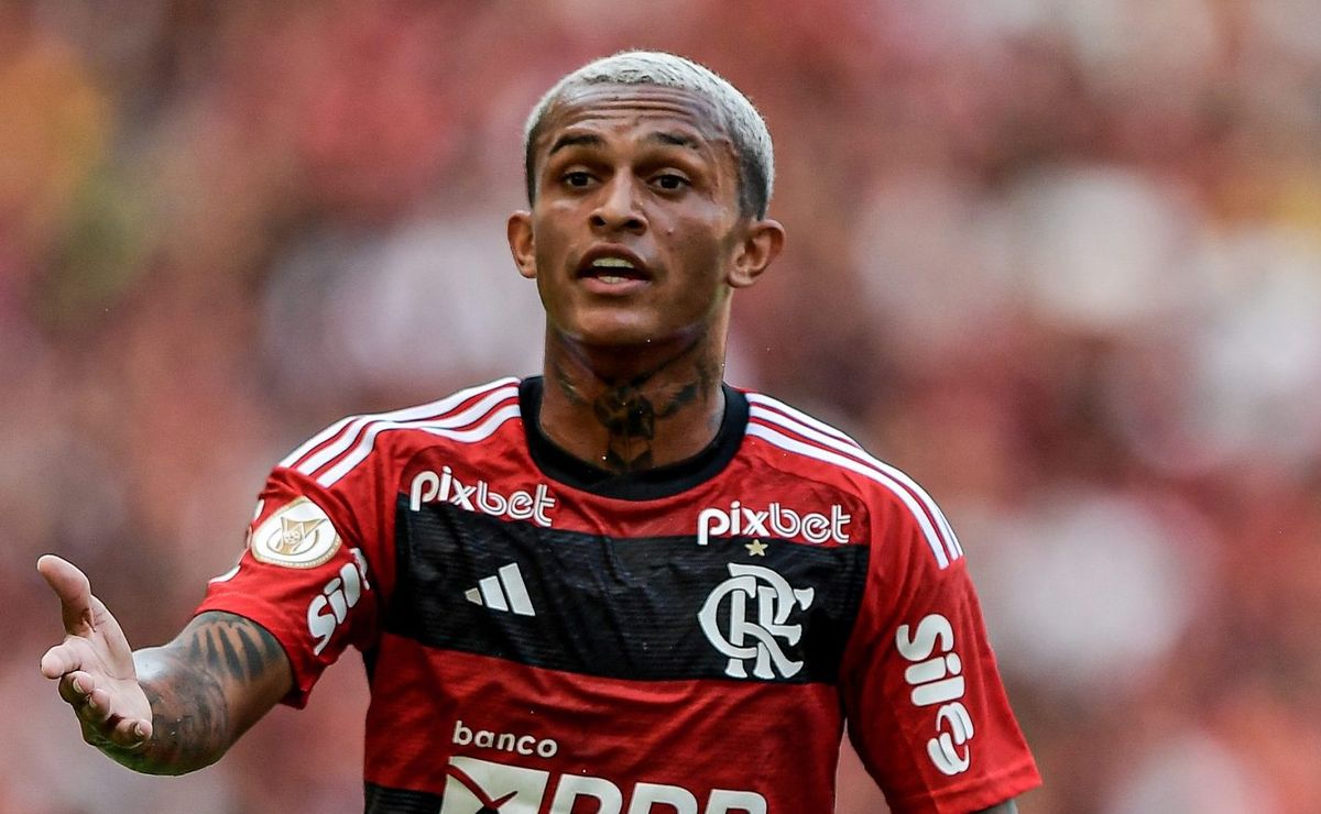 Famalicão-POR topa contratar Wesley e Flamengo exige meta na negociação; entenda