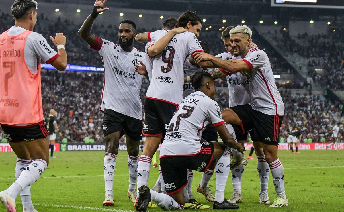 Flamengo aplica goleada histórica no Vasco, e se consolida entre os primeiros do Brasileirão