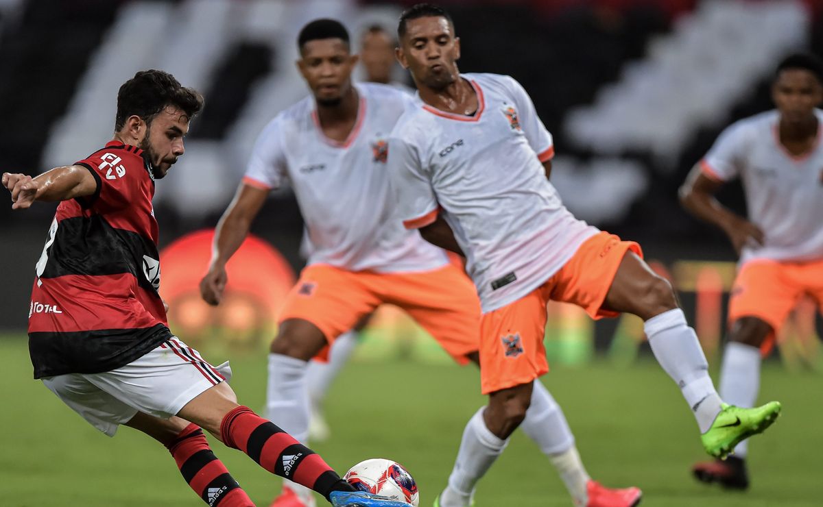 Flamengo fecha acordo e Daniel Cabral assina contrato de quatro anos com Estrela Amadora