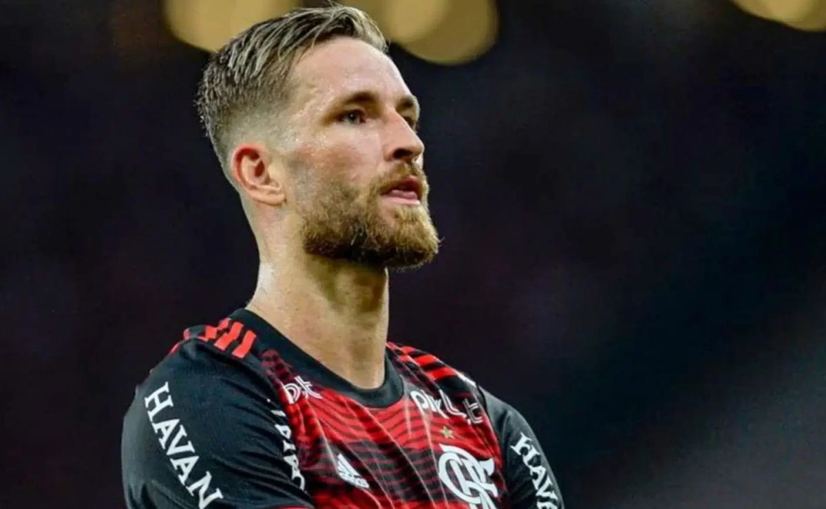 Leo Pereira se prepara para retorno no Flamengo e é esperança para próximo jogo.