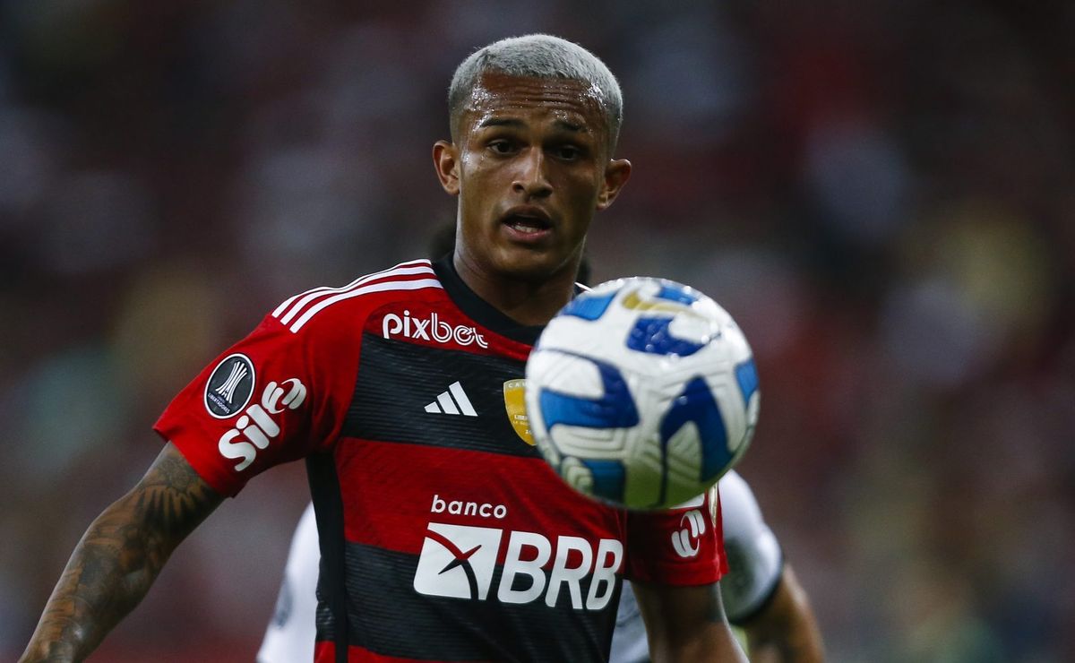 R$ 40 milhões: Saída de Wesley do Flamengo tem nova informação divulgada e lateral ganha força para ser vendido