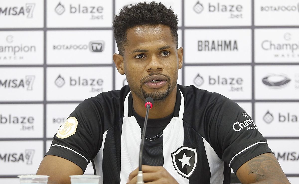 Negociação de Júnior Santos com Flamengo define futuro do atacante no Botafogo