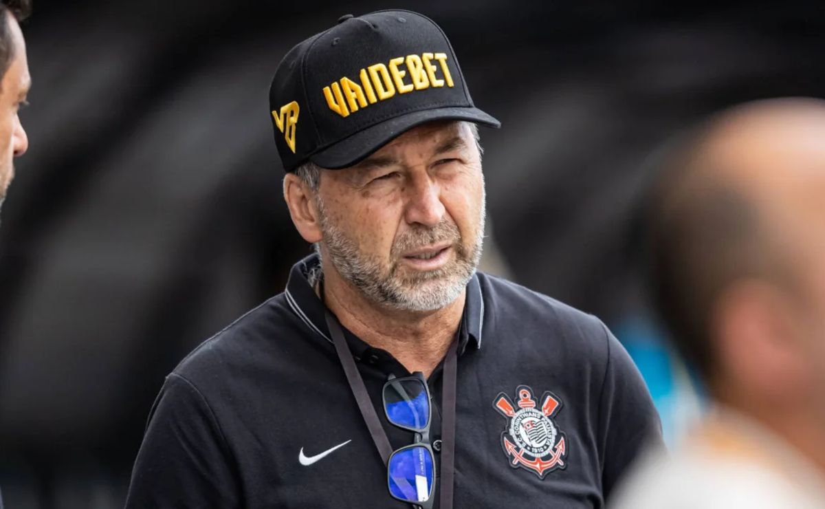 Augusto Melo se reúne com lideranças da Gaviões da Fiel.