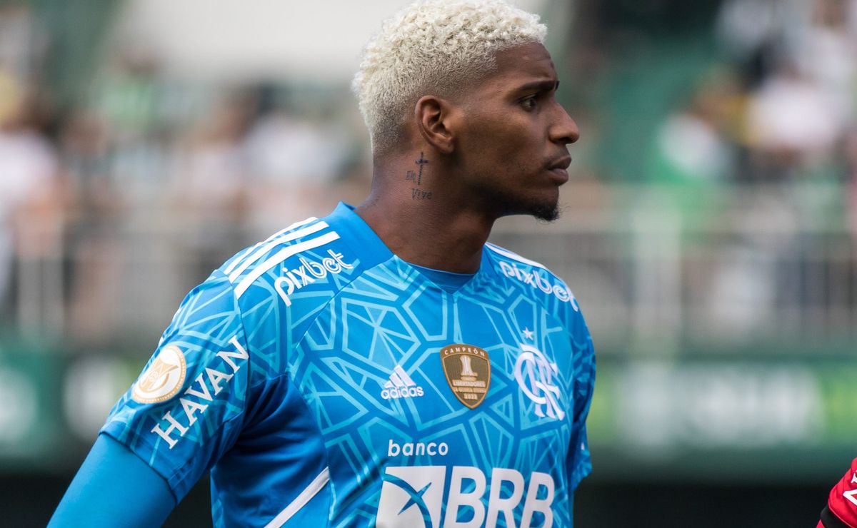 VENDA PARA RIVAL?? Santos e Corinthians disputam contratação de Hugo Souza