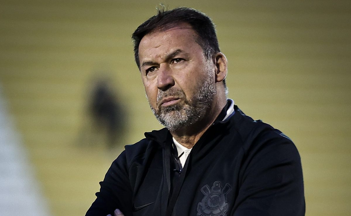 Presidente do Corinthians ainda tem dívida com antiga patrocinadora.