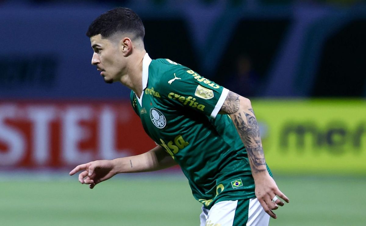 VAI SER TITULAR? Meia conquista confiança de Abel e garante sequência no Palmeiras